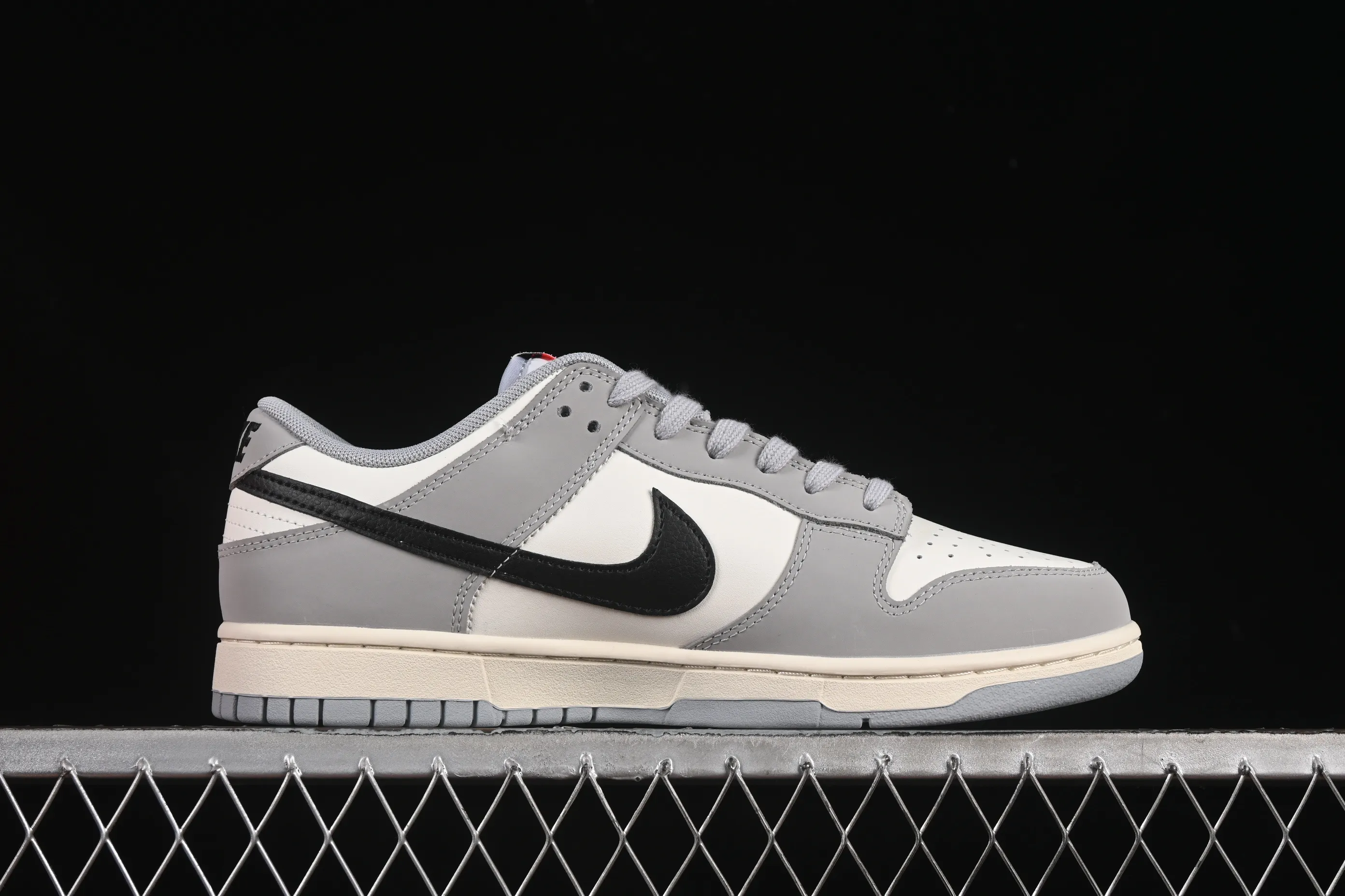 All categories Nk SB Dunk series Nk SB Dunk Low low-top sneakers Nike SB Dunk Low white, black and gray low-top casual sneakers IB3079-101